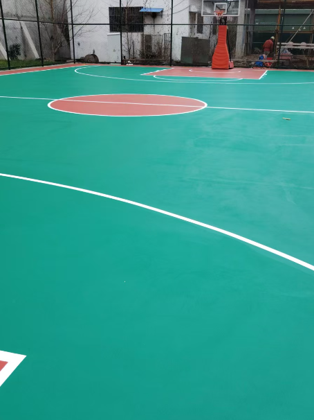 定安 球场长期使用易出现地面开裂
